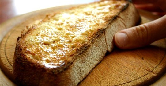 Тосты с розмарином и ароматом говядины