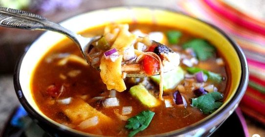 Куриный суп с кукурузными лепешками