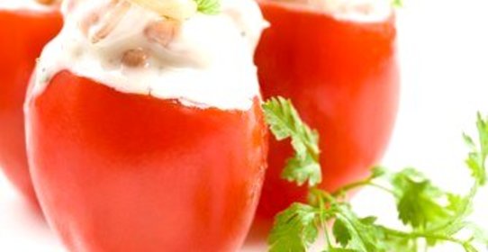 Летний салат из помидоров с креветками