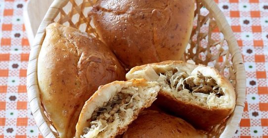 Бирокс, пирожки с капустой и мясом