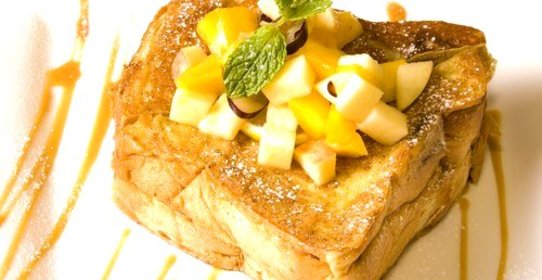 Гренки с корицей и грушевым соусом