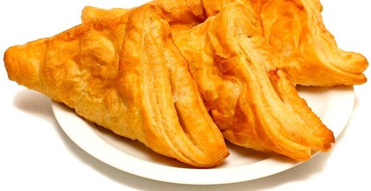 Слойки с яйцом и луком