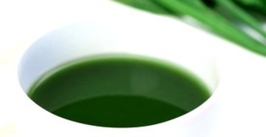 Бодрящий напиток из шпината