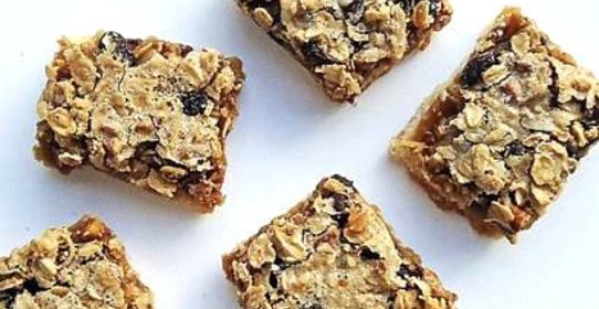 Овсяные пирожные с орехами и изюмом