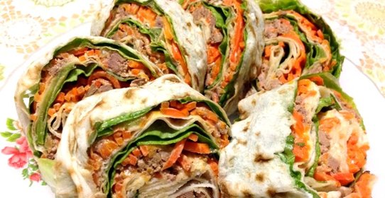 Рулет из лаваша с морковкой по-корейски
