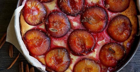 Творожный пирог/запеканка с сочными сливами