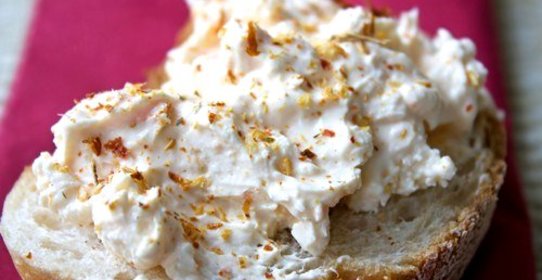 Тосты с яблоком и творогом