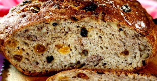 Хлеб с сухофруктами и орехами