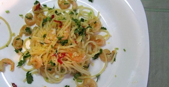 Спагетти с креветками и чесноком