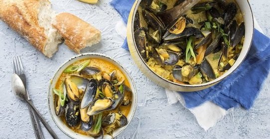 Мидии с соусом карри