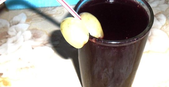 Свежевыжатый виноградный сок