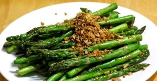 Спаржа с миндальным орехом