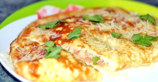 Омлет с перцем и помидорами