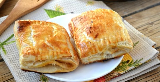 Слойки с вареньем из слоеного теста