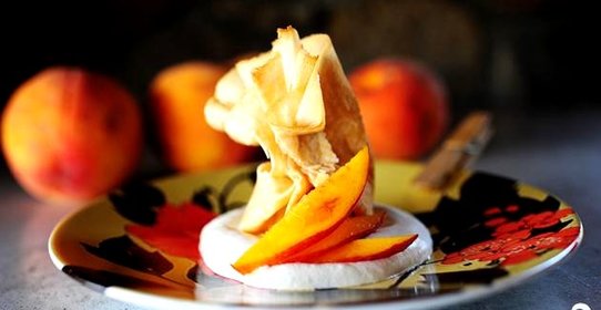 Блинчики с персиковой начинкой