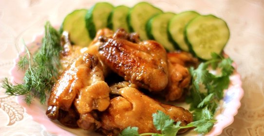 Куриные крылышки с медом и лимоном в мультиварке