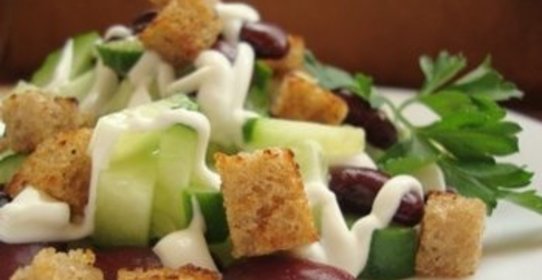 Фасоль с сухариками