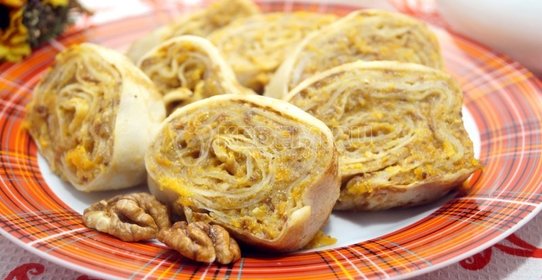 Блины «Лакомка» с сухофруктами мёдом