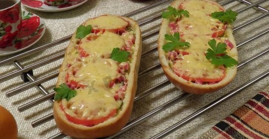 Ленивая пицца из батона в духовке