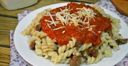 Макароны с фаршем под соусом