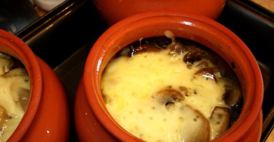 Мясо с картошкой в горшочке