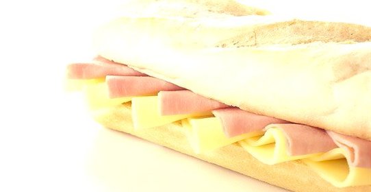 Французский багет с ветчиной серрано, манчего и инжирным джемом