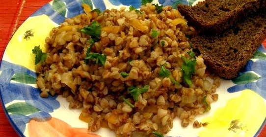 Тушеная гречка