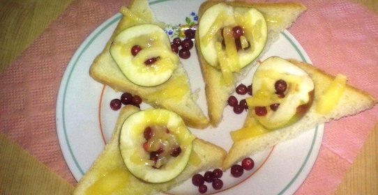 Тосты с сыром и фруктами