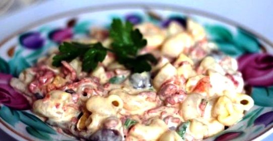 Макароны с копченой колбасой