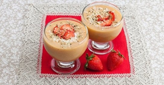 Смузи из клубники и манго