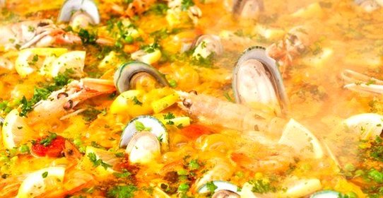 Рис с креветками, мидиями и морским чертом