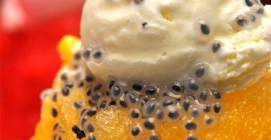 Маринованное манго с кокосовым мороженым