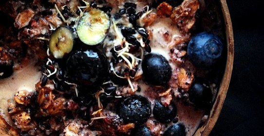 Сыроедческая каша из черного риса