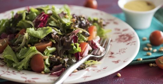 Французский салат с горчичной заправкой винегрет