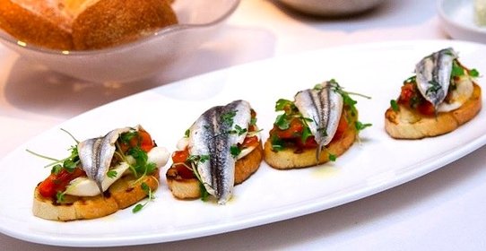 Брускетта с сельдью