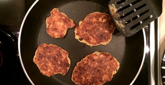 Кабачковые оладьи с сыром и цельнозерновой мукой