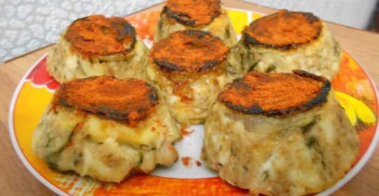 Пирожные заварные с сыром, грибами и беконом