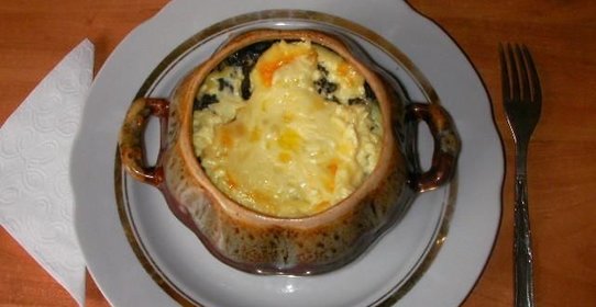 Картофель с грибами и мясом в горшочке