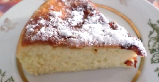 Бисквит с грушами в мультиварке