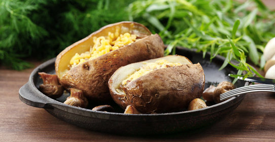 Печеный картофель с сырным соусом