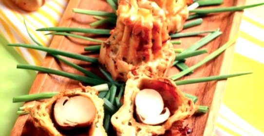 Эклеры из заварного теста с белыми грибами