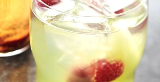 Напиток из дыни и малины