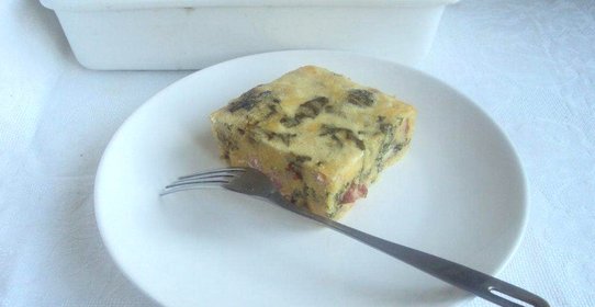 Полента со шпинатом и беконом