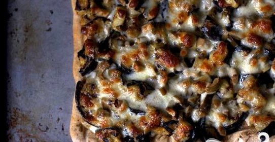 Пицца с баклажанами и оливками