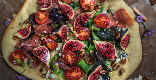 Пицца с пармской ветчиной и инжиром