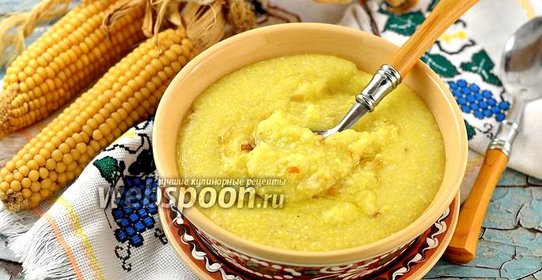 Кукурузная каша с картофелем и жареным луком