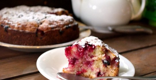 Бисквит с вишней