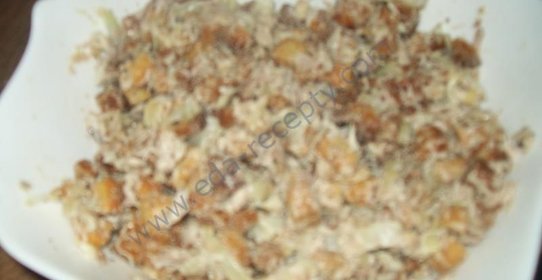 Салат сухарный