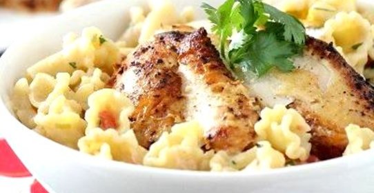 Курица с пастой кампанелле и соусом