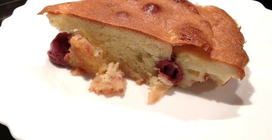 Вишневый пирог с заливкой